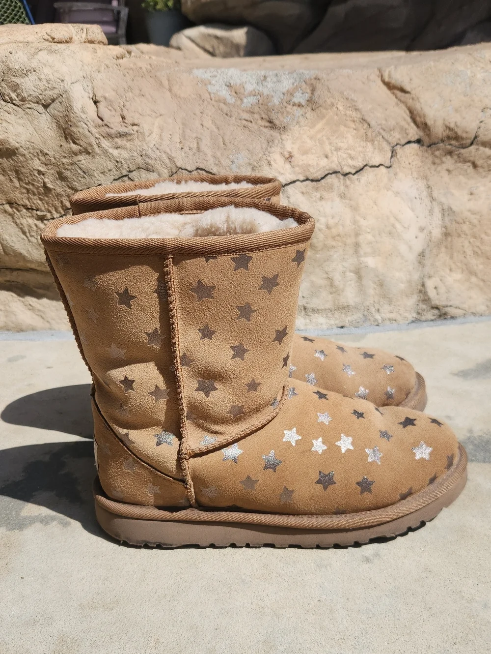 UGG Kids Classic Short II Chestnut Metallic Star Suede Boots Size 4